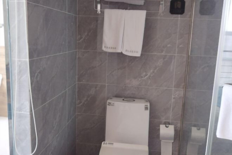 Bathroom 2, Zizhongchuan East Business Hotel, Neijiang]]