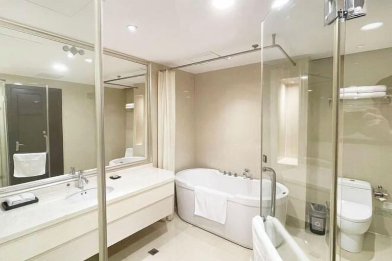 Bathroom 4, Jiuzhou Tongqu Hotel, Wuhan