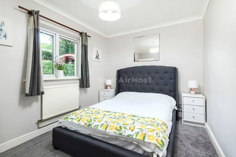 Room 4, Cozy One-bedroom Flat in Slough, Slough