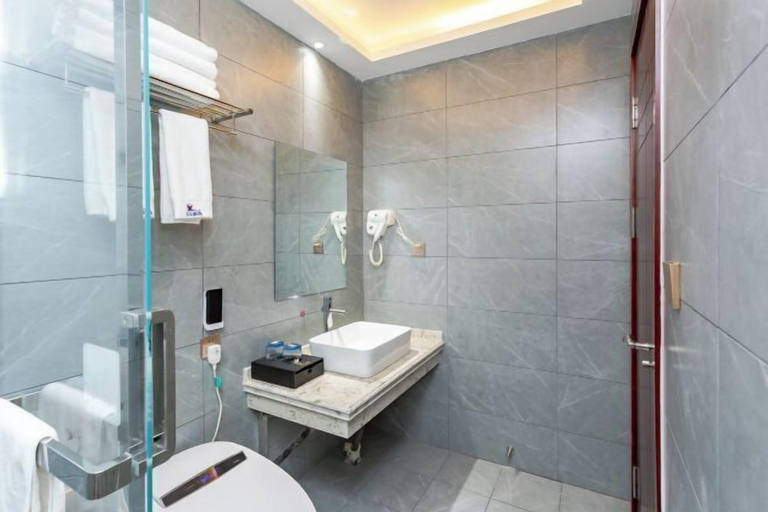 Bathroom 4, Xuangui Hotel, Qiannan Buyei and Miao