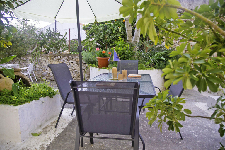 Garden 5, Areopolis Art Apartment, Peloponnese