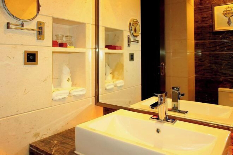 Bathroom 3, Shandong Building, Shigatse