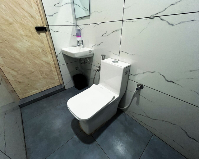 Bathroom 2, Panduranga Elite, Uttara Kannada