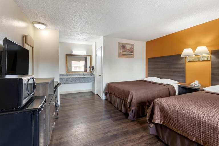 Bedroom 2, Riverside Inn & Suites, Riverside