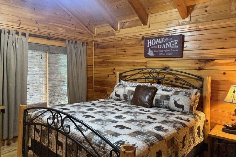 Room 4, Hanky Panky 1 Bedroom Cabin, Sevier
