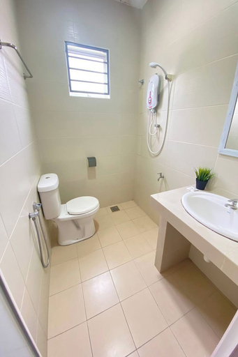 Bathroom 3, Sun Tree Hotel @ Triang, Bera