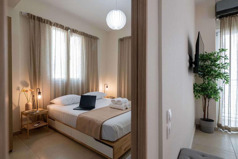 Room 5, Home Easy Kalamata - Central Nest Private Parking, Peloponnese
