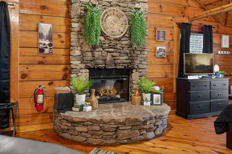 BBQ/picnic area, Hot Tub Location Cozy Studio Log Cabin Fireplace, Sevier