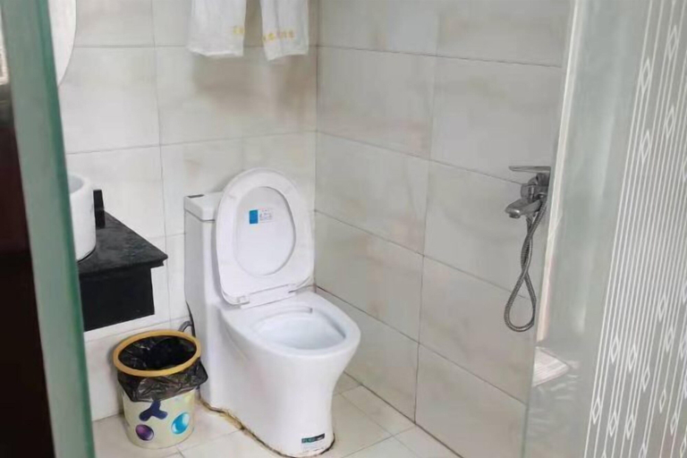 Bathroom 3, Xingsheng Hostel, Shanghai