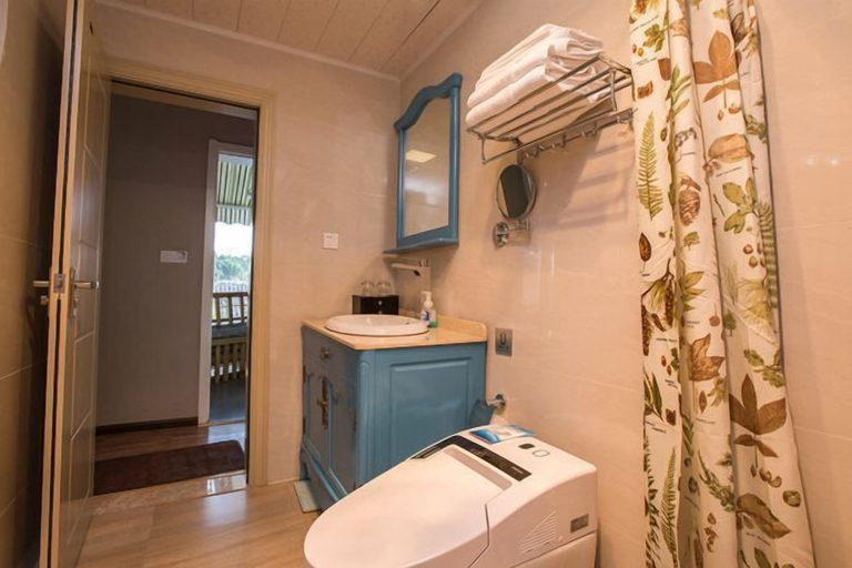 Bathroom 3, Qingtian Yashe Inn, Baoshan