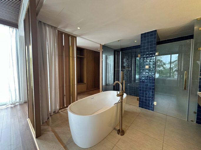 Bathroom 5, Wyndham ocean villas, Da Nang