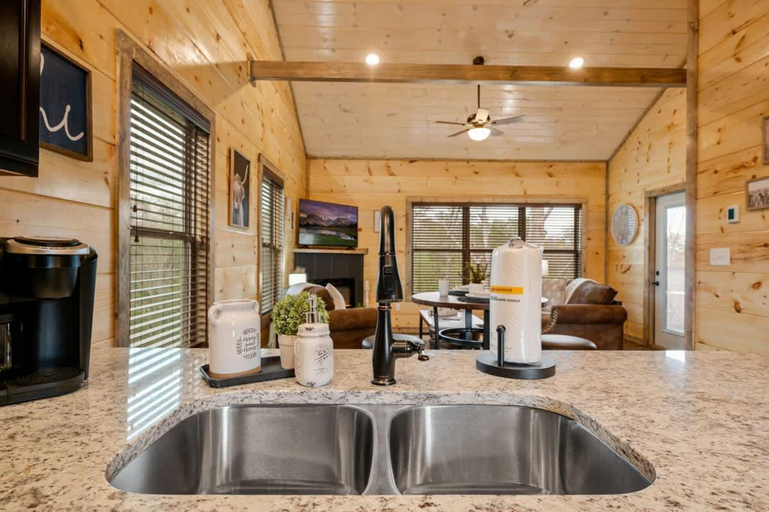 Room 4, New Build Hot Tub Fireplace, Sevier