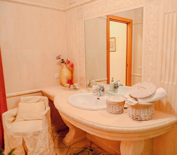 Bathroom 4, Villa Leproso, Benevento