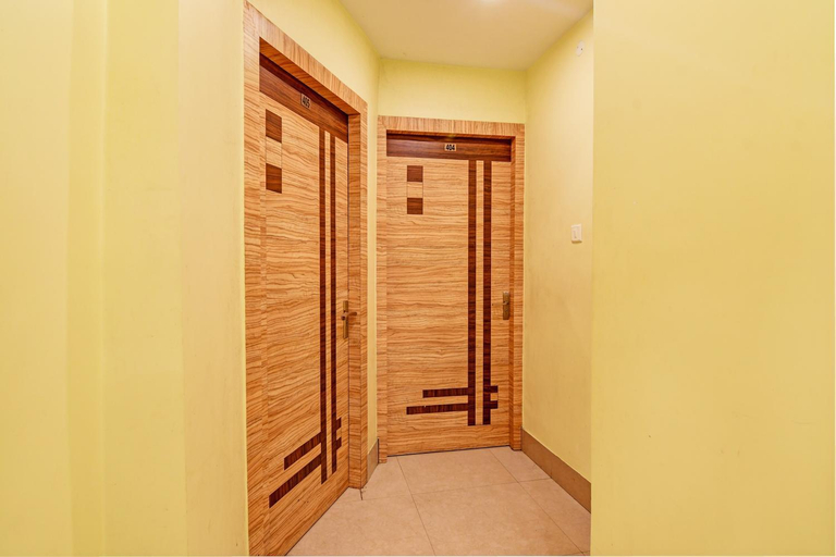 Public Area 2, Hotel O Annapurna Plaza, North 24 Parganas