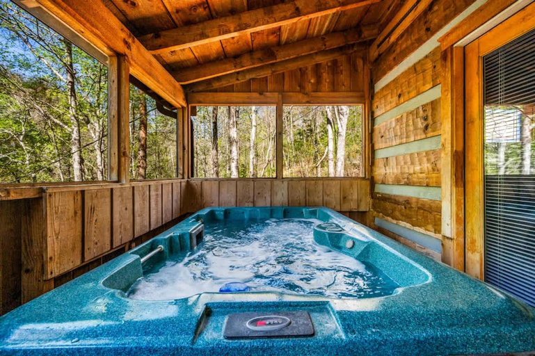 Room 5, Quiet-hot Tub-fireplace-honeymoon-hiking-relax, Sevier