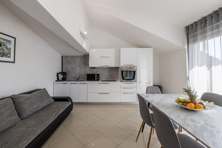 Others 5, Mediterano Apartments, Podstrana