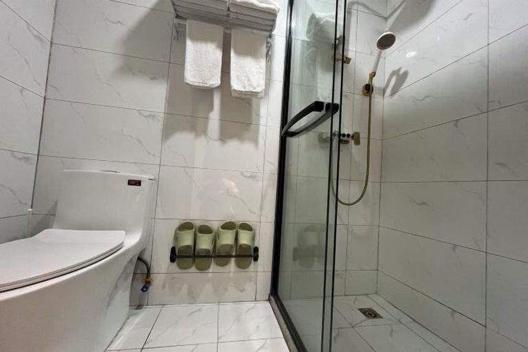Bathroom, Shanghai Hengsheng Peninsula Hotel Apartment, Shanghai