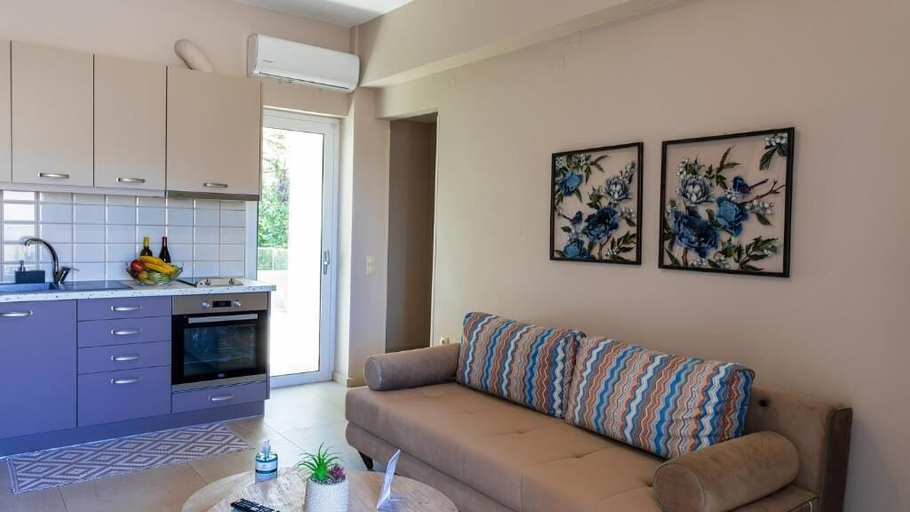 Living area 2, Vakakis Family Luxury Studios, Crete