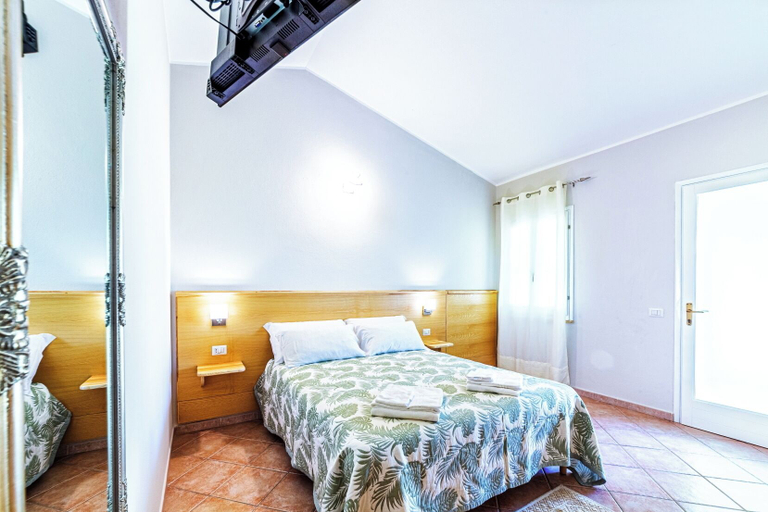 Bedroom 2, Agriturismo Is Cortillaris, Oristano