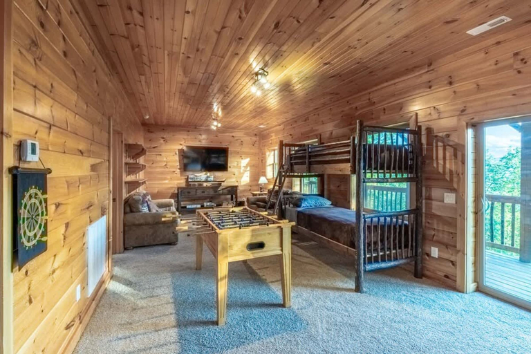 Room 5, Waynesville Mtn Cabin-scenic Views Relaxing Hottub, Haywood
