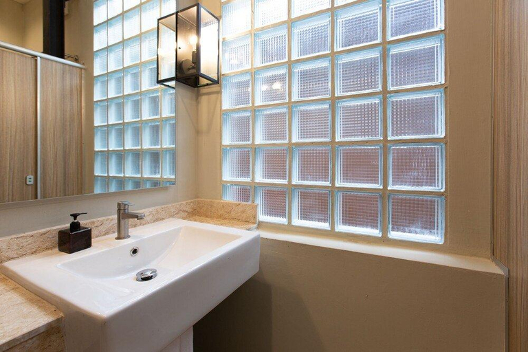 Bathroom 3, Prince Theatre Heritage Stay Hostel - Silom, Bang Rak