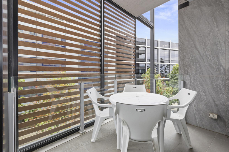 Exterior view 4, Waterfront Apartment with Stunning Bay Views, Geelong