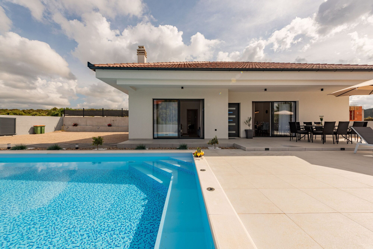 Pool 3, Villa Miki, Polača