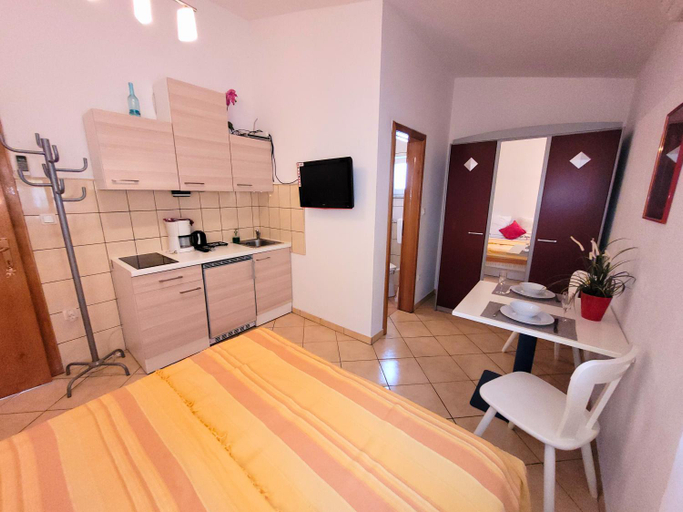 Others 4, Apartment Jelena Vir, Vir