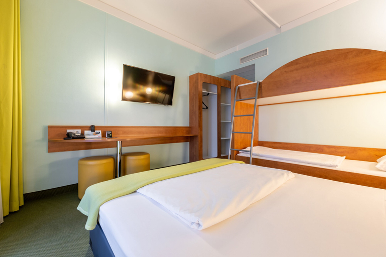 Bedroom 4, Raststättenhotel Fränkische Schweiz, Bayreuth