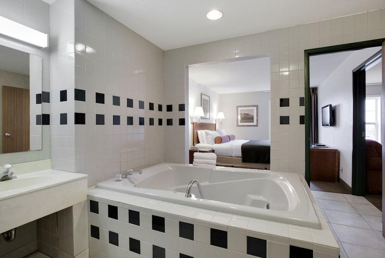 Bathroom 3, Redwood Lodge, Redwood