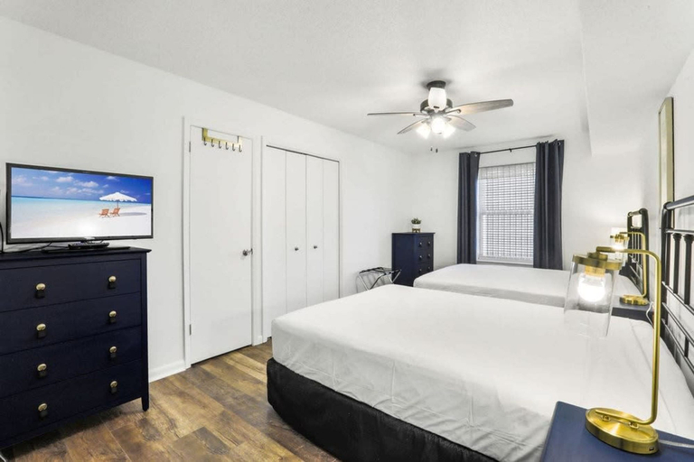 Room 3, Phoenix III 3031 3BR 2BA End Unit on 3rd Floor Beachfront, Baldwin