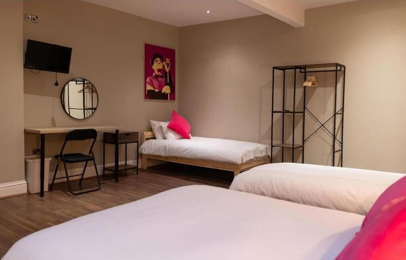 Room 5, Izzy hotel ltd, North Tyneside