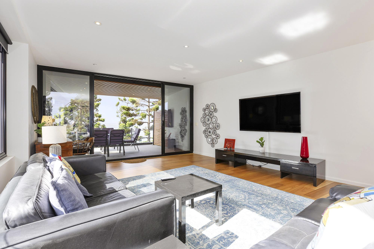 Separate living room 3, Waterfront Apartment with Stunning Bay Views, Geelong