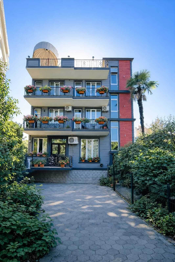 Exterior & Views