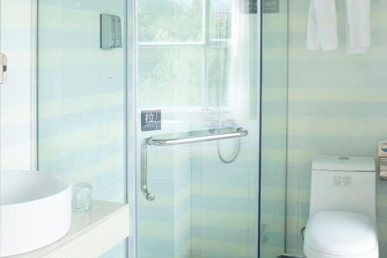 Bathroom 3, Holiday Inn Express Strasbourg, Ningde