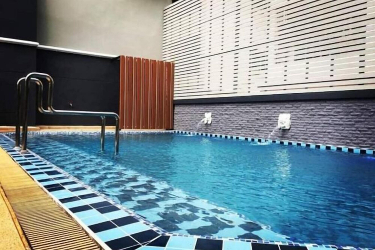 Outdoor pool, Leelawadee Resotel Ram65 Mahadthai, Wang Thonglang