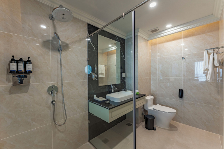 Bathroom 3, Cosmo Stars Hotel Bac Lieu, Bạc Liêu
