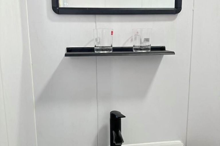 Bathroom 2, Haojin Business Hotel, Xilin Gol