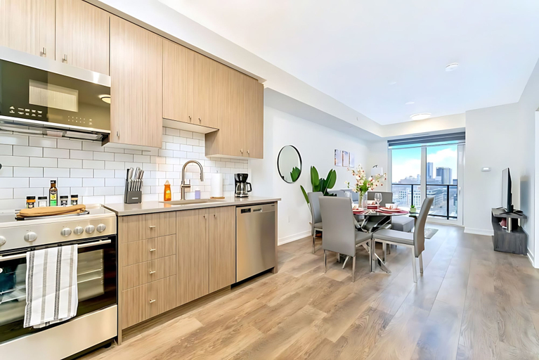 Room 5, New High Rise Building w Gorgeous Views, Waterloo