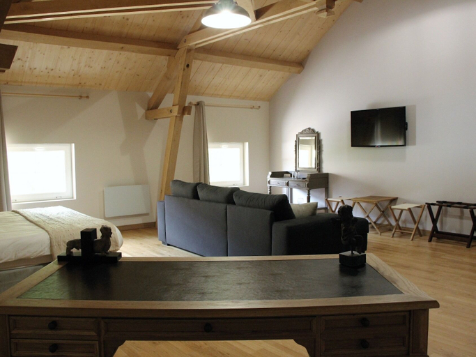 Bedroom 3, Le Domaine de Montchevreuil, Oise