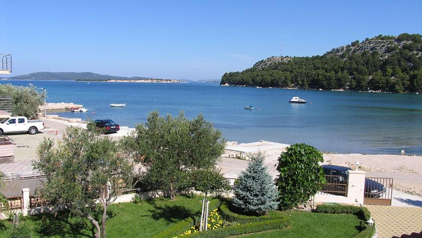 Others 5, Villa Australia, Šibenik