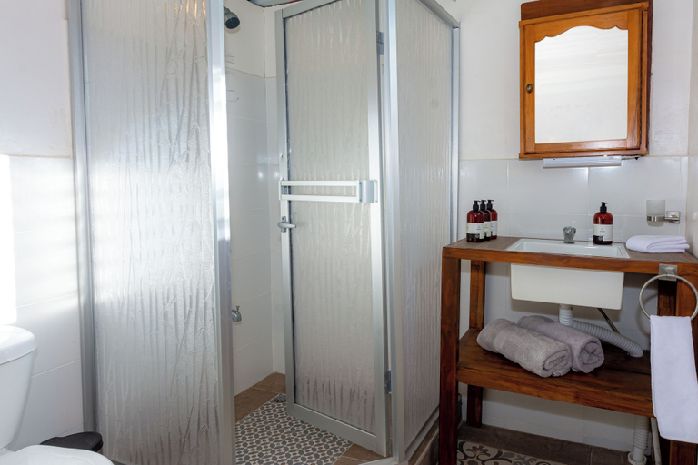 Bathroom 3, Bhoga Forest Orosi, Cartago