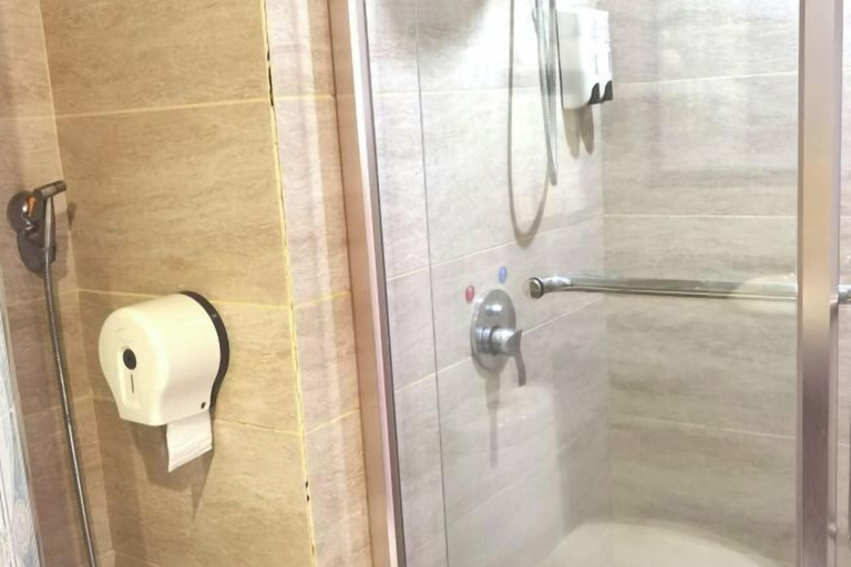 Bathroom 5, Dequan Hotel, Fangchenggang