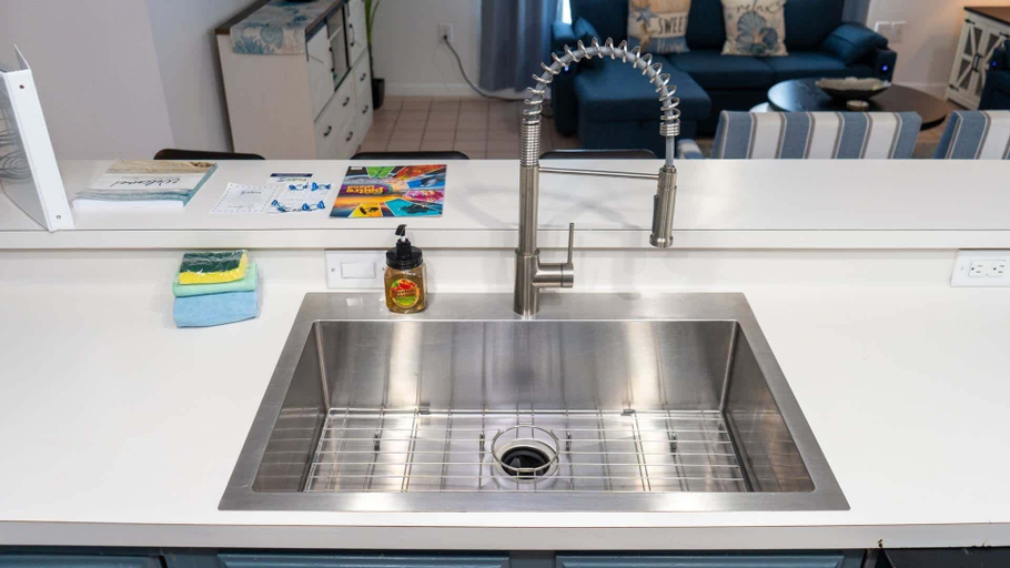 Interior 5, Walkable Location 99 Steps To Beach Pool 2 Bedroom Apts, Cameron