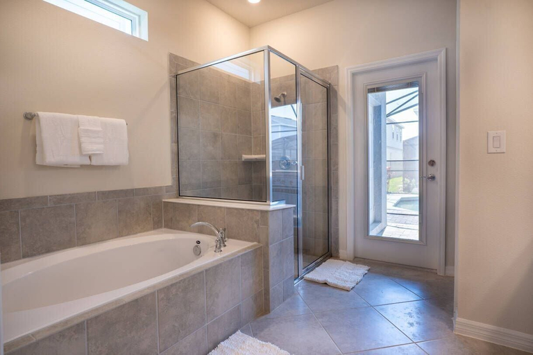 Bathroom 5, 10br Themed Villa w/ Pool Windsor Cay, Lake