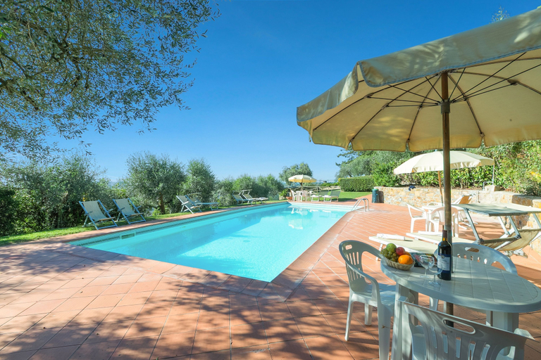Room 2, Amazing Chianti Site Pini Shared Pool, Florence