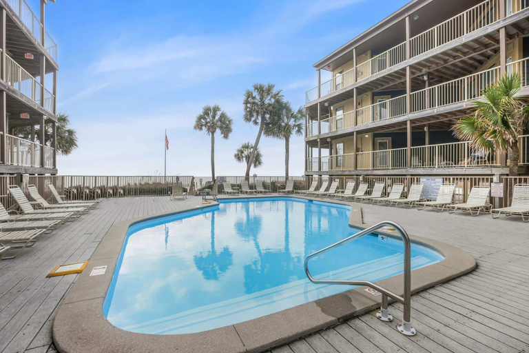 Room 2, Sandpiper 1C- Stylish Gulf-side Affordable, Baldwin