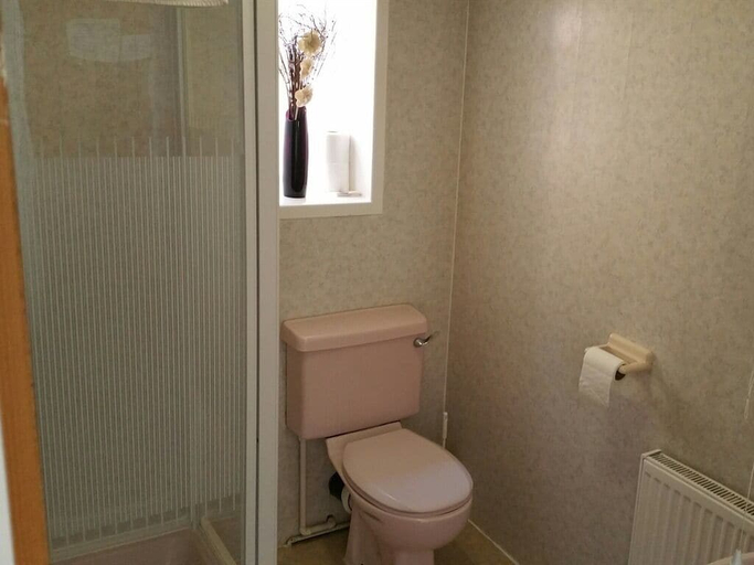 Bathroom 5, Morrisy House, Blackpool