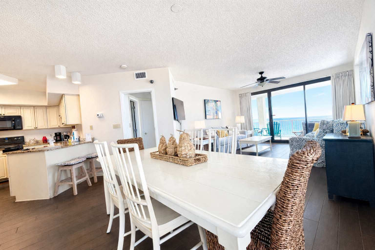 Room 4, Windward Pointe 1006- Corner Unit Incredible Views, Baldwin