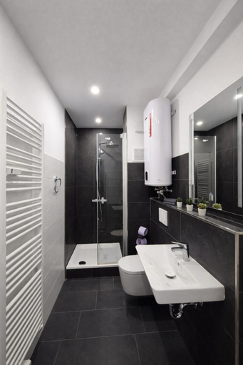 Bathroom 2, Angela Apartments, Würzburg